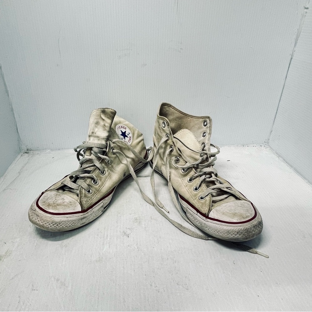 Converse Sneakers Women’s 12 Fair